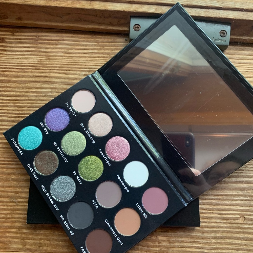 New Sydney Grace Blessed Eyeshadow Palette Matte & Shimmer Shades